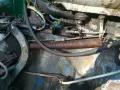 Widok na mechanizm cięgna gazu c 360 z widocznymi sprężynami, przewodami i elementami mocowania.