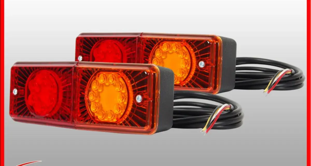 Dwie lampy tylne LED, idealne do Ursusa C-330. Czerwone światło stop i pomarańczowe kierunkowskazy.
