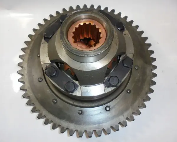 Metalowy mechanizm różnicowy bizon z zębatką i elementami ciernymi.