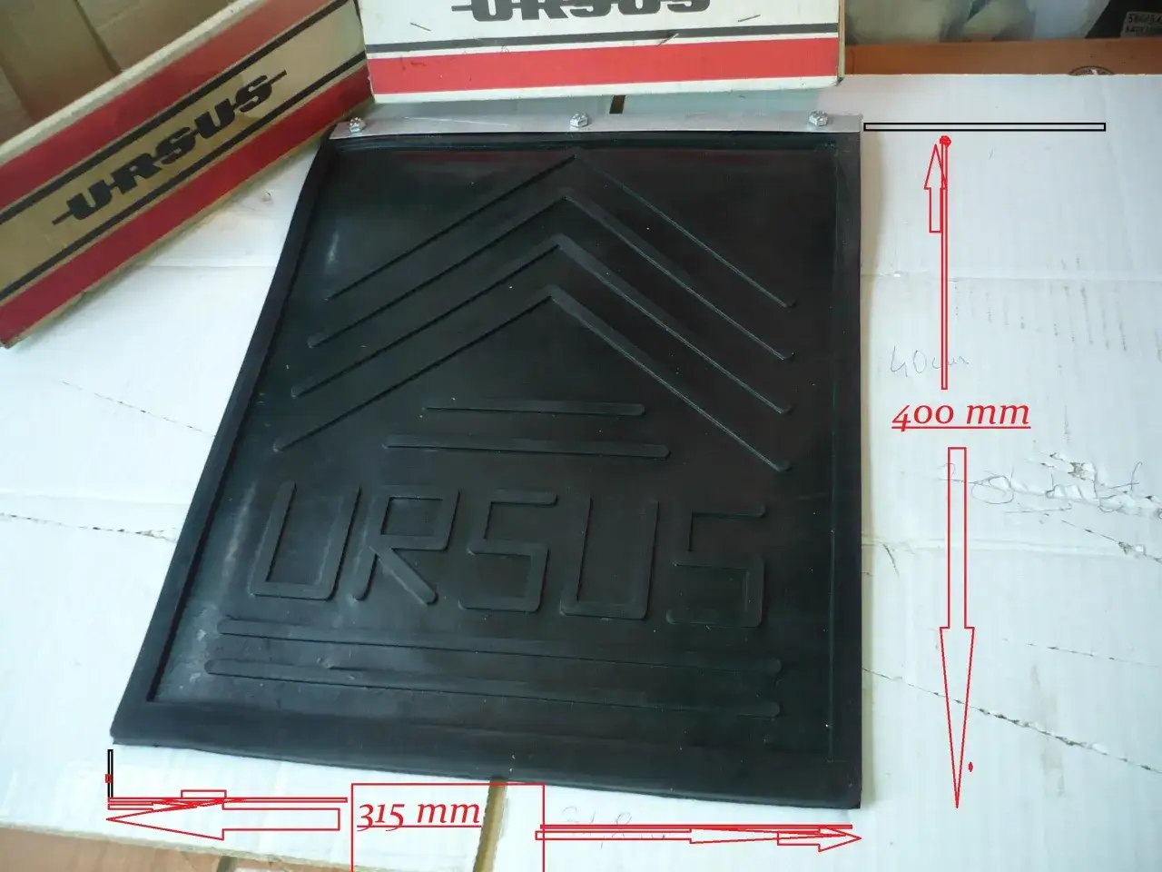 Chlapacze Ursus, nowe, oryginalne, wymiary 315 mm x 400 mm. Idealne do Twojego traktora Ursus.