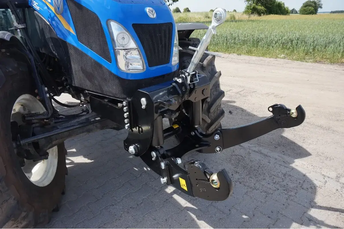 Nowy, masywny tuz do traktora New Holland TD5.85. Gotowy do pracy w polu.